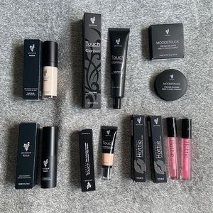 ❌SOLD❌$300 all new Younique makeup lot